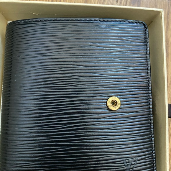 Authentic Louis Vuitton Epi leather wallet - Picture 2 of 5